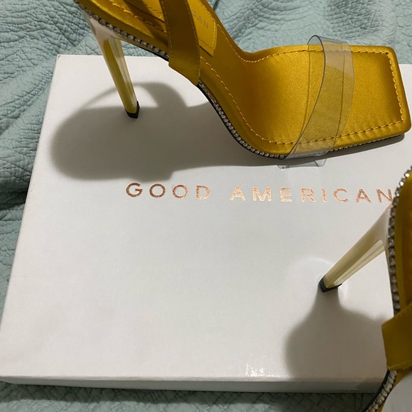 GOOD AMERICAN Crystal crush lucite sandal in ๐ lemonade ๐ - Picture 2 of 7
